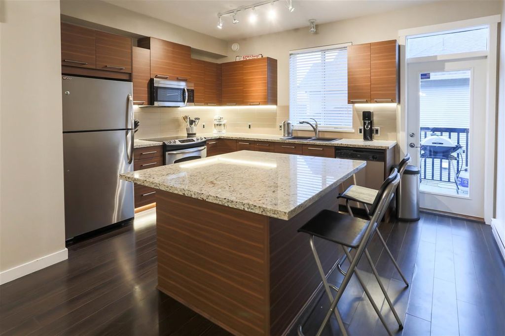 listing image 1106874762694296417