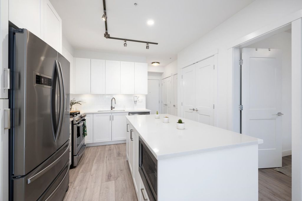listing image 1100734494886965816