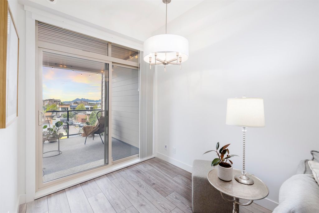 listing image 1102848942119799361