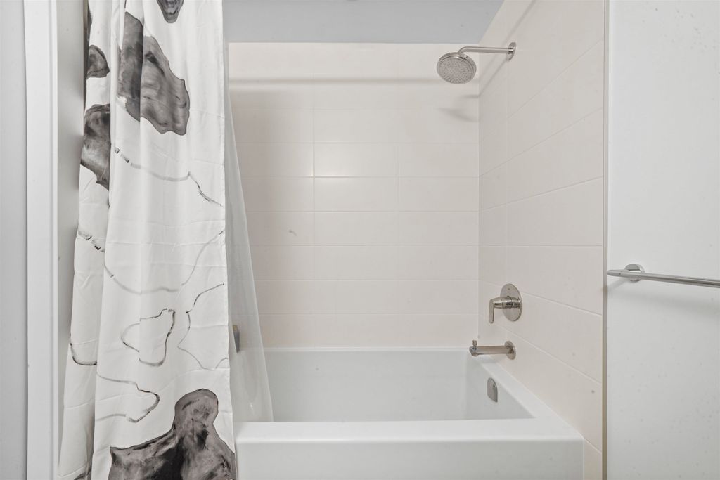 listing image 1109157449454121707