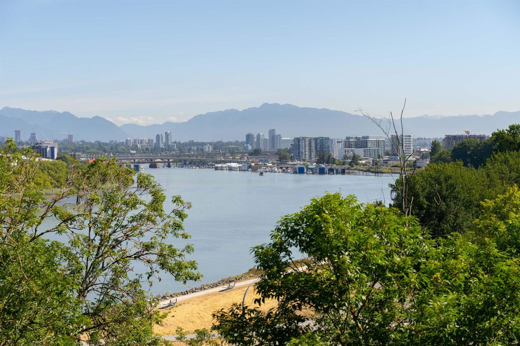 listing image 1102928953279233189