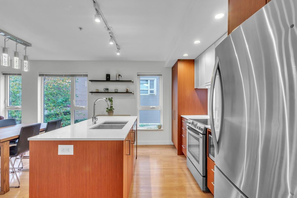 listing image 1106008457172064236