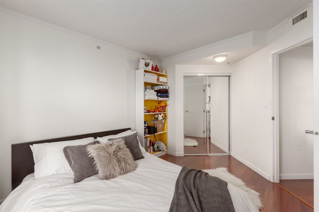 listing image 1104576672501102936