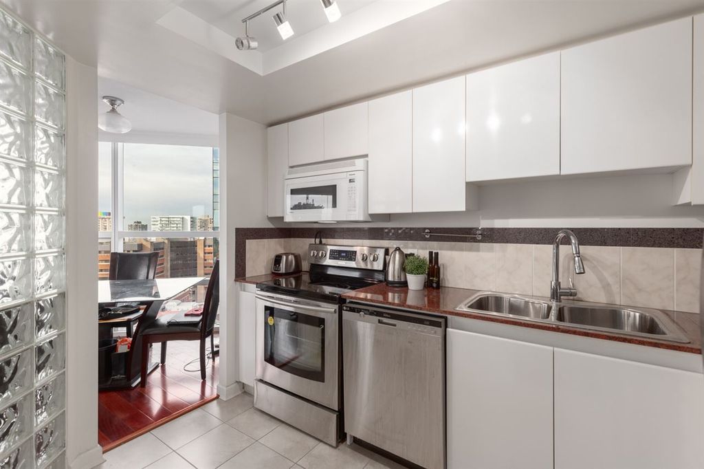 listing image 1102861547354365486