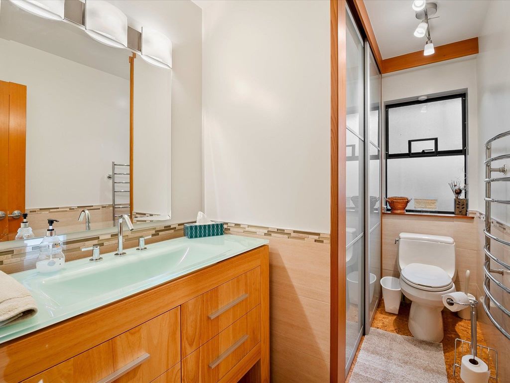 listing image 1100038319475442993