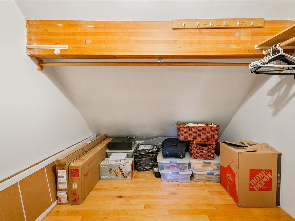 listing image 1107430541495975870