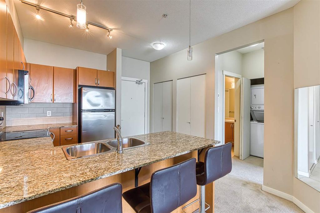 listing image 1104250972455080095