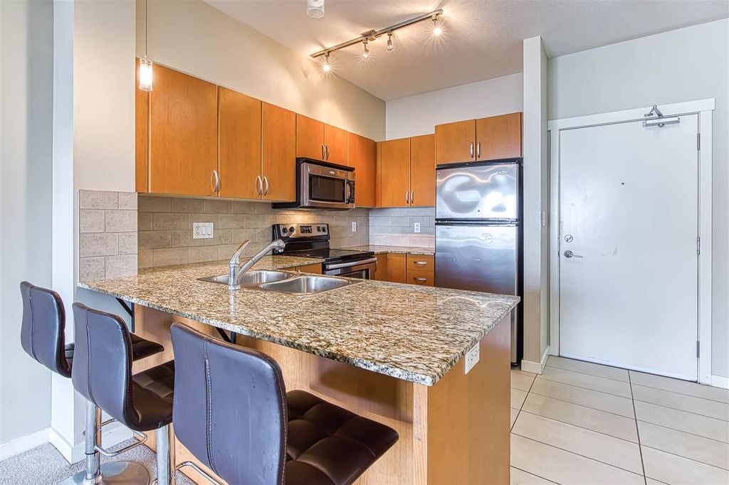 listing image 1100799929111545987