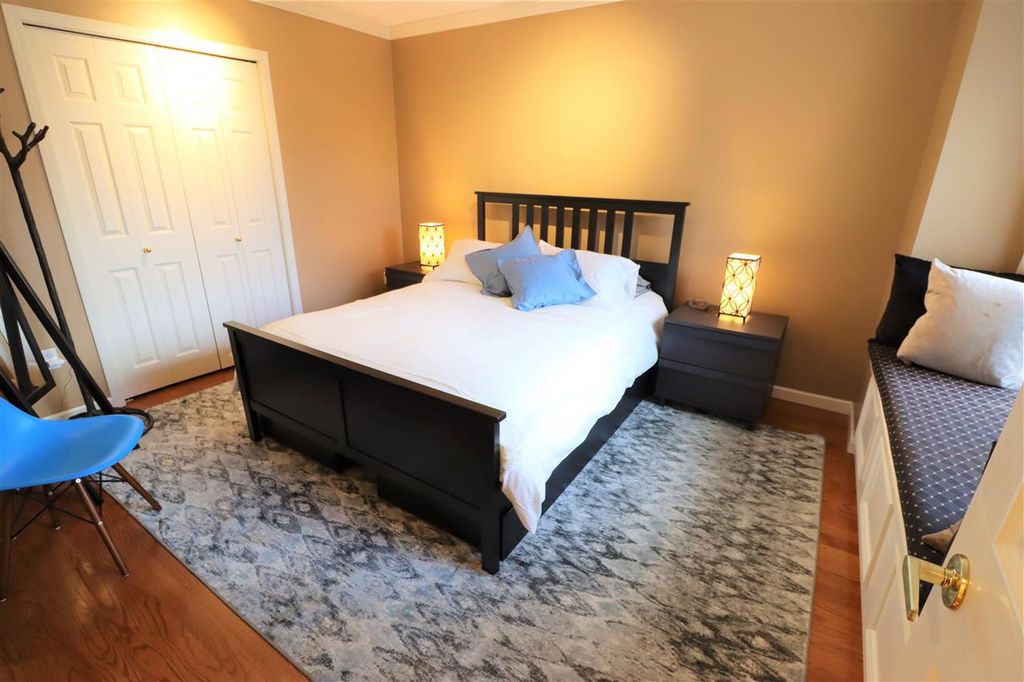 listing image 1102278323932792404