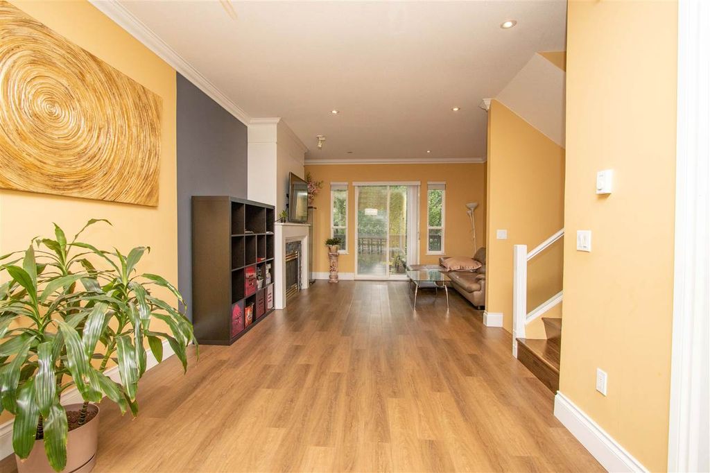 listing image 1109414080437597241