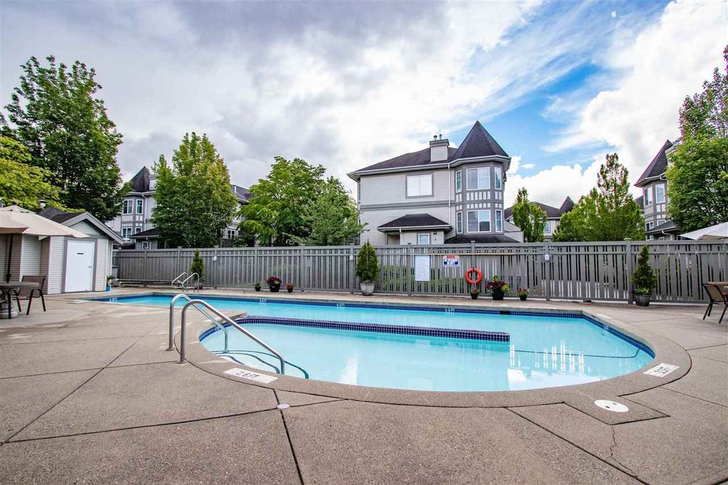 listing image 1107448085742268927