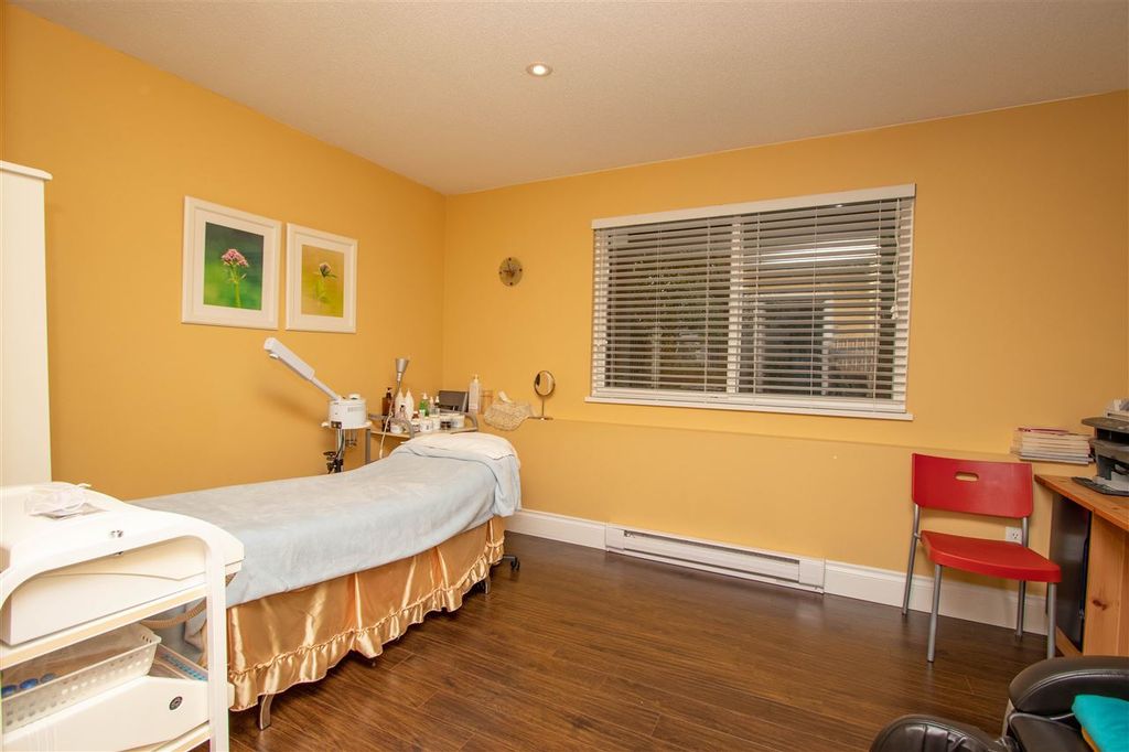 listing image 1100645443782917105
