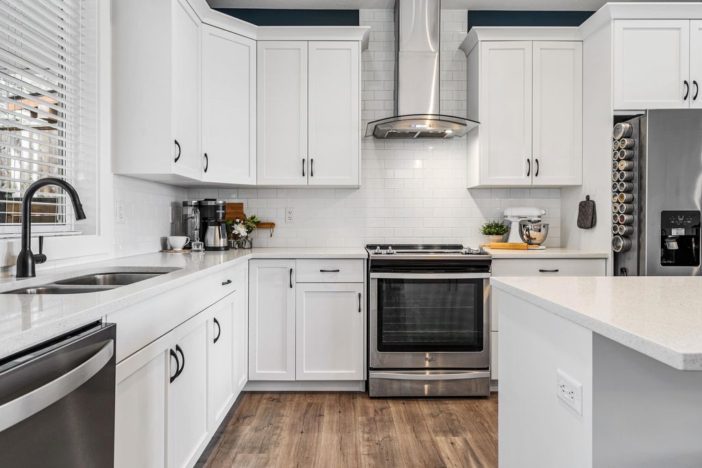 listing image 1102849527280697680