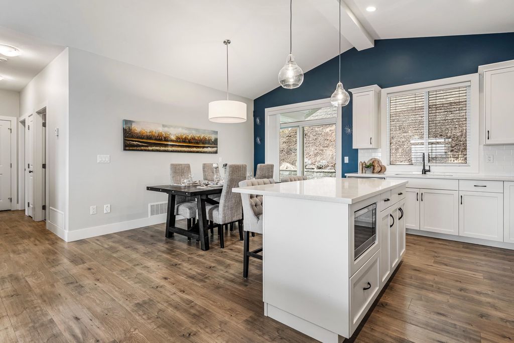 listing image 1100246693731071101