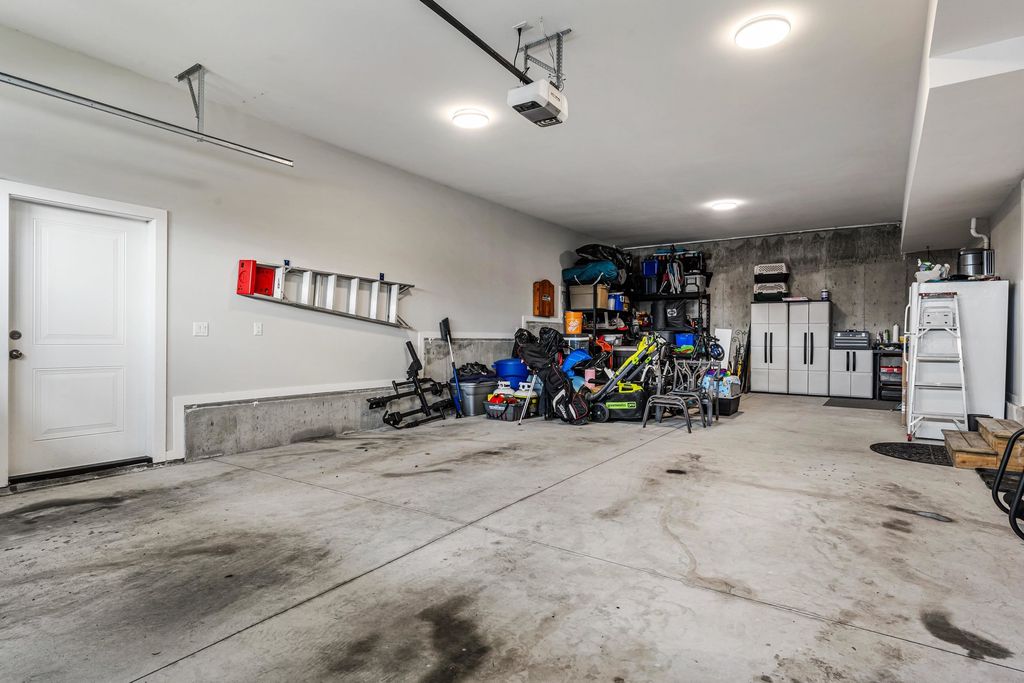 listing image 1109801775668945028