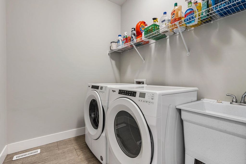 listing image 1104132432533712220