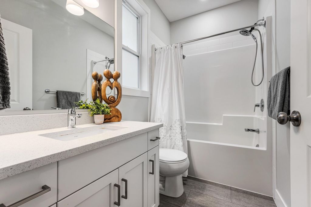 listing image 1104166035701063265