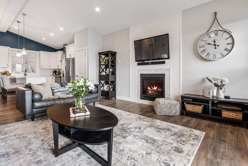 listing image 1104836382763241310