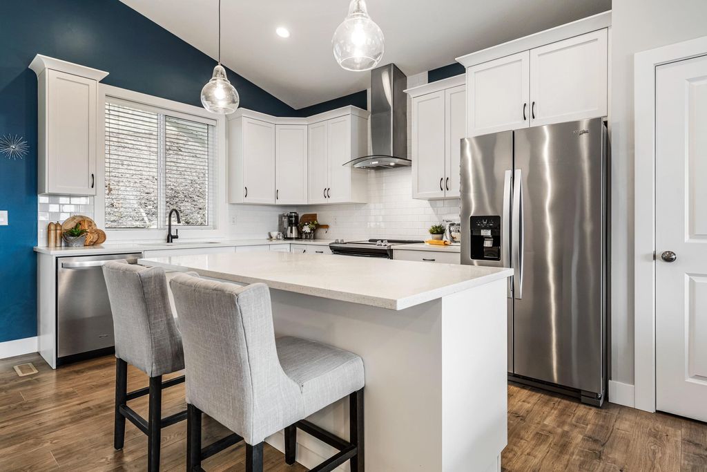 listing image 1102114704909835424