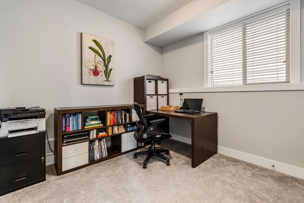 listing image 1106772353392124898