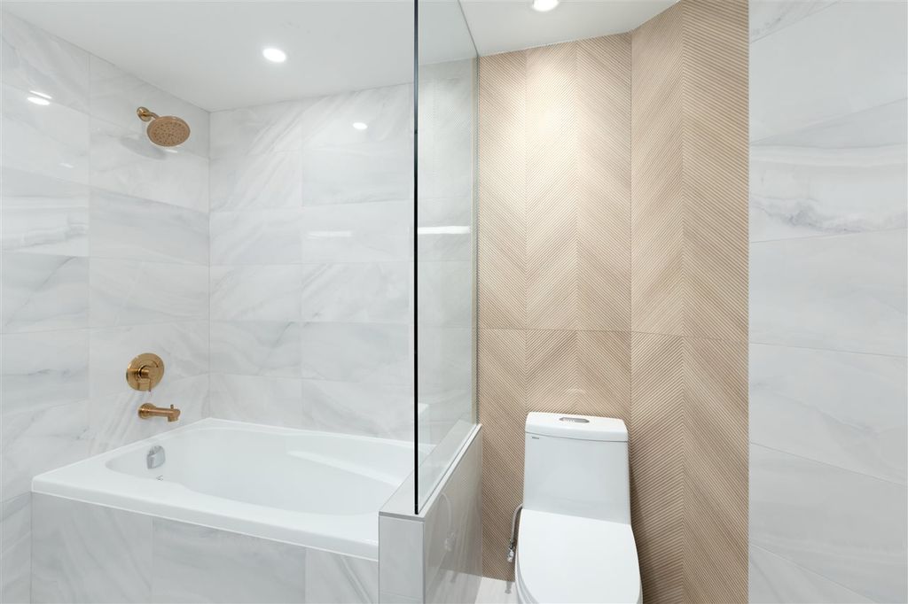 listing image 1106736352300301760