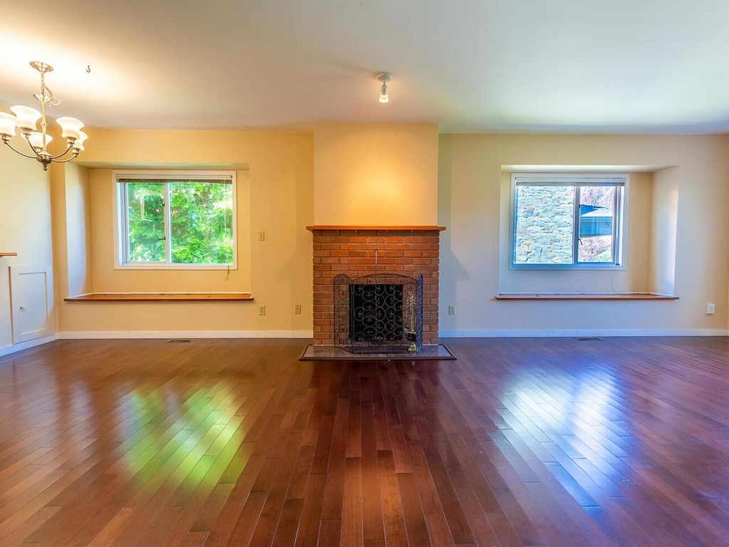 listing image 1106657610465126389