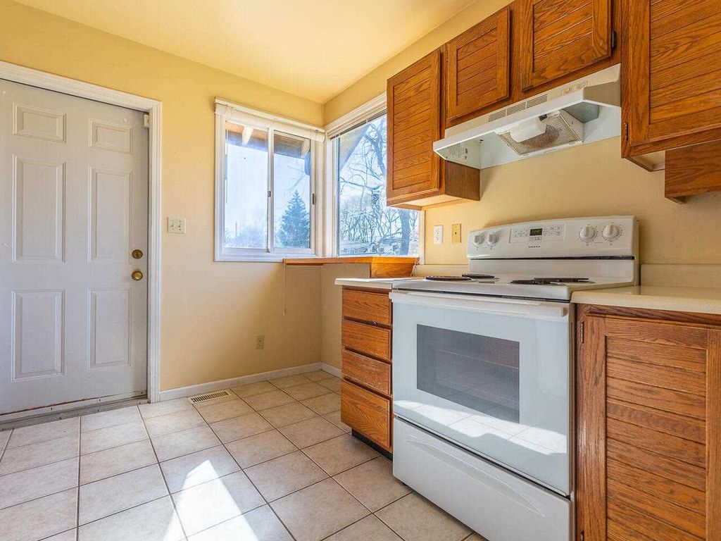 listing image 1102874699383641681