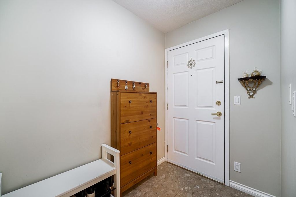 listing image 1106560294425108166