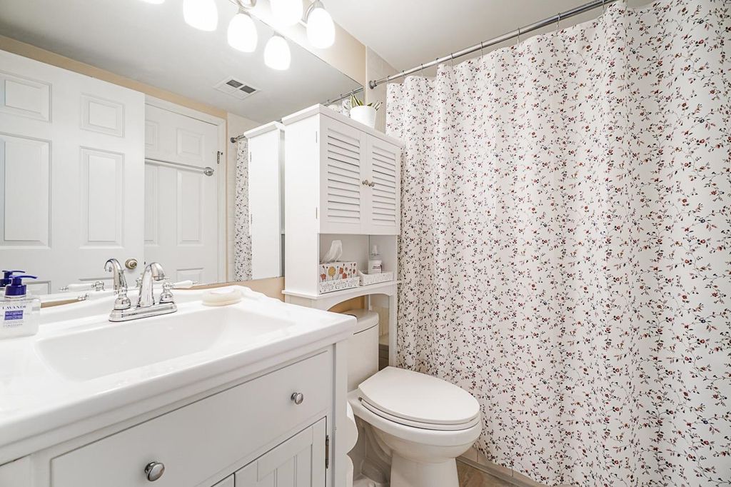 listing image 1100078582042618337