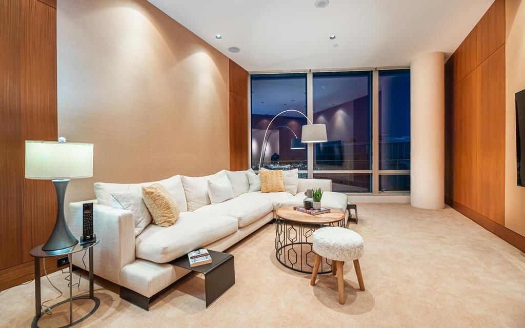 listing image 1103799322865031537