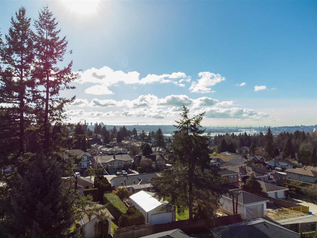 listing image 1101403902697854657