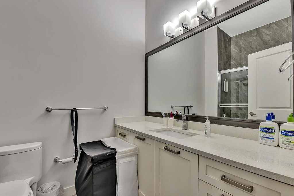 listing image 1106769346118897311