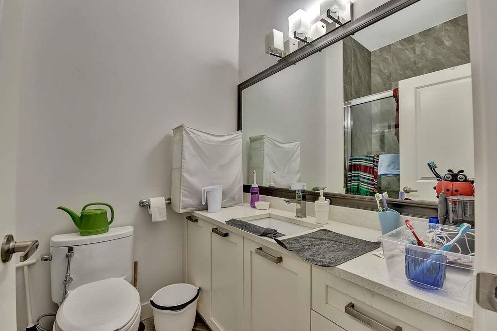 listing image 1100669263188810490