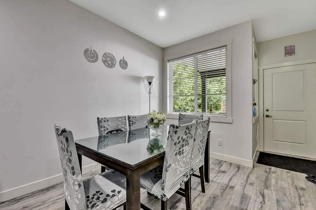 listing image 1100945374497539575