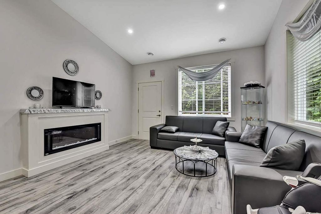 listing image 1100409657752935316