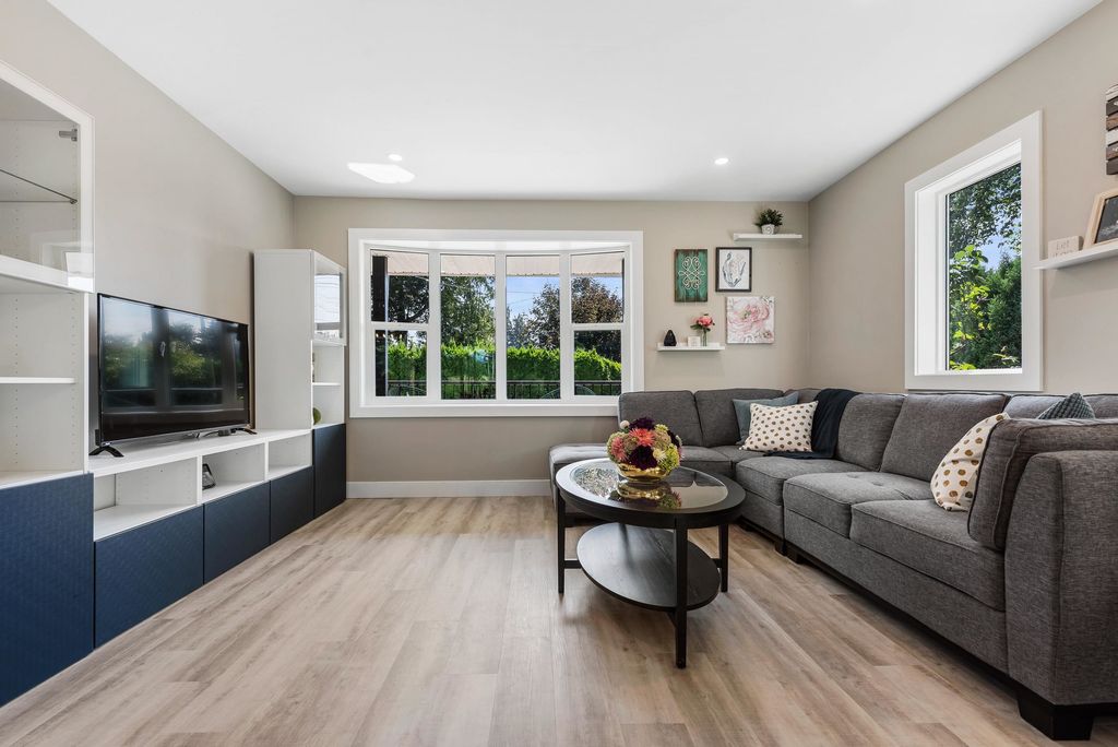 listing image 1104079236233847382