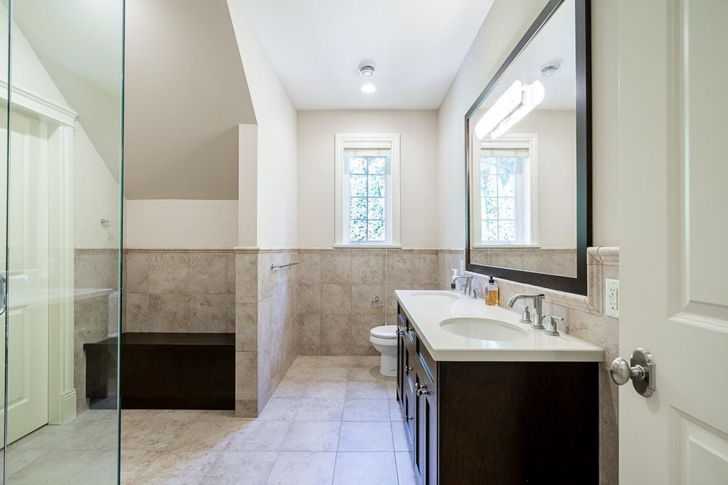 listing image 1102860694691235771