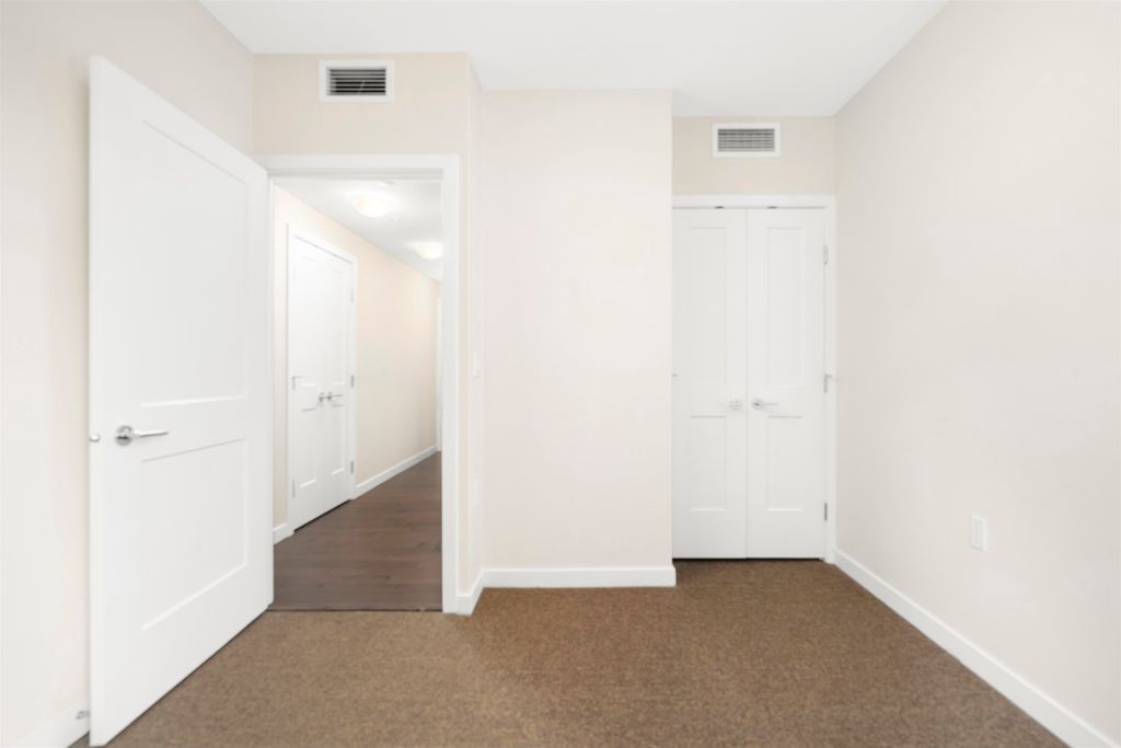 listing image 1107321502975979401