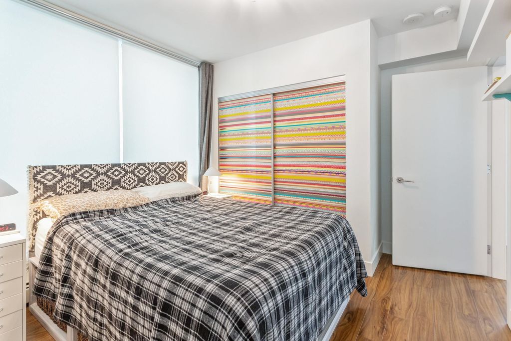 listing image 1106092115198424673