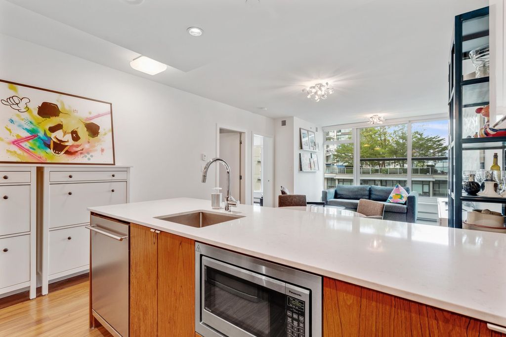 listing image 1102598983144788804