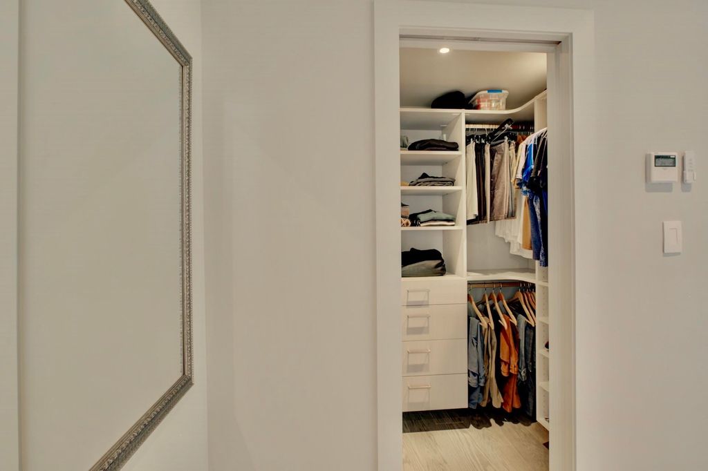 listing image 1103216055869718801