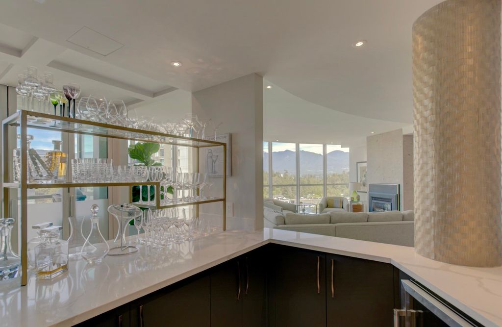 listing image 1106959774181396769