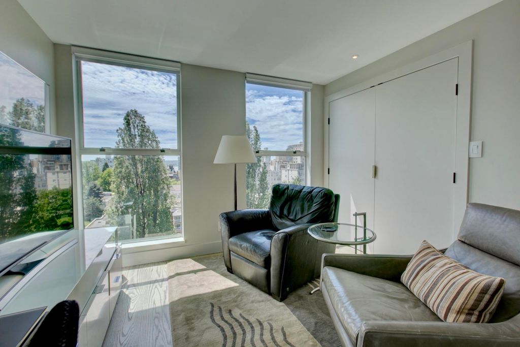 listing image 1102400212297572443