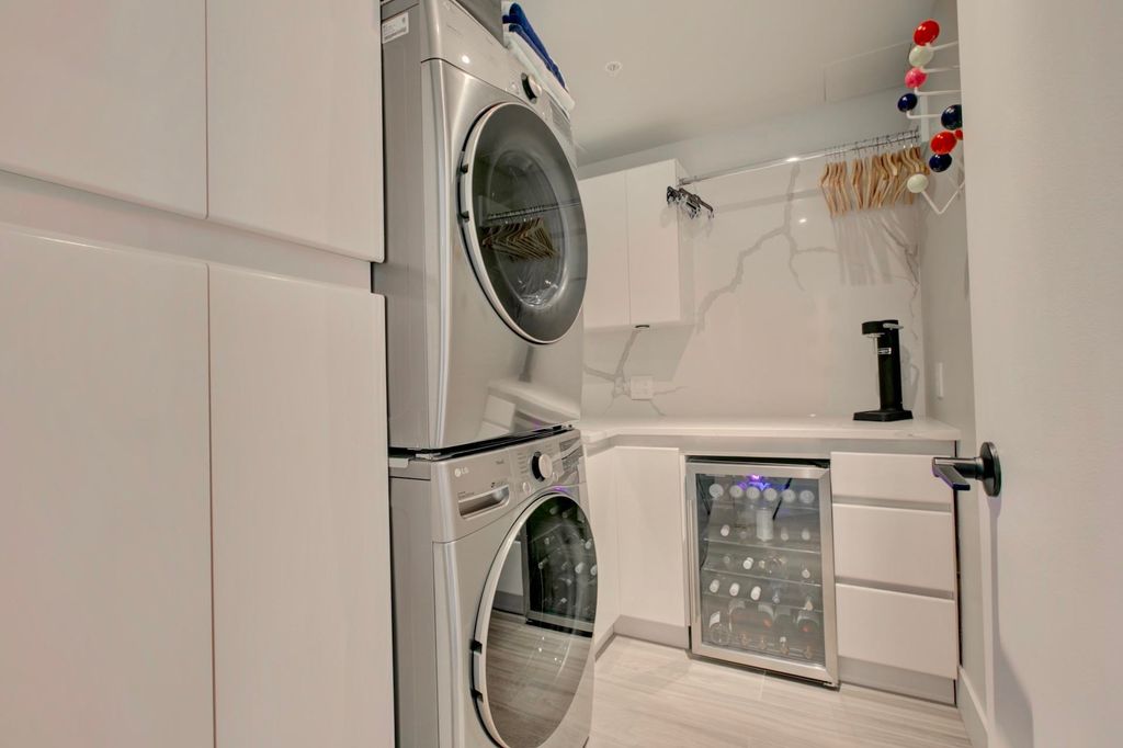 listing image 1100498904876413882