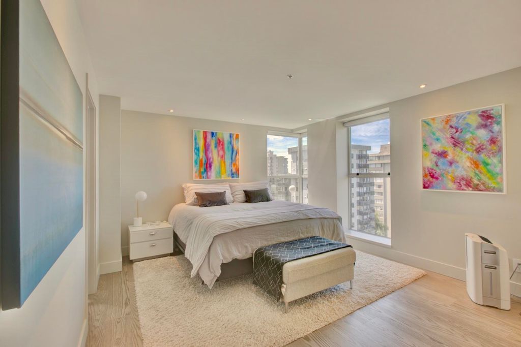 listing image 1106774853843345811