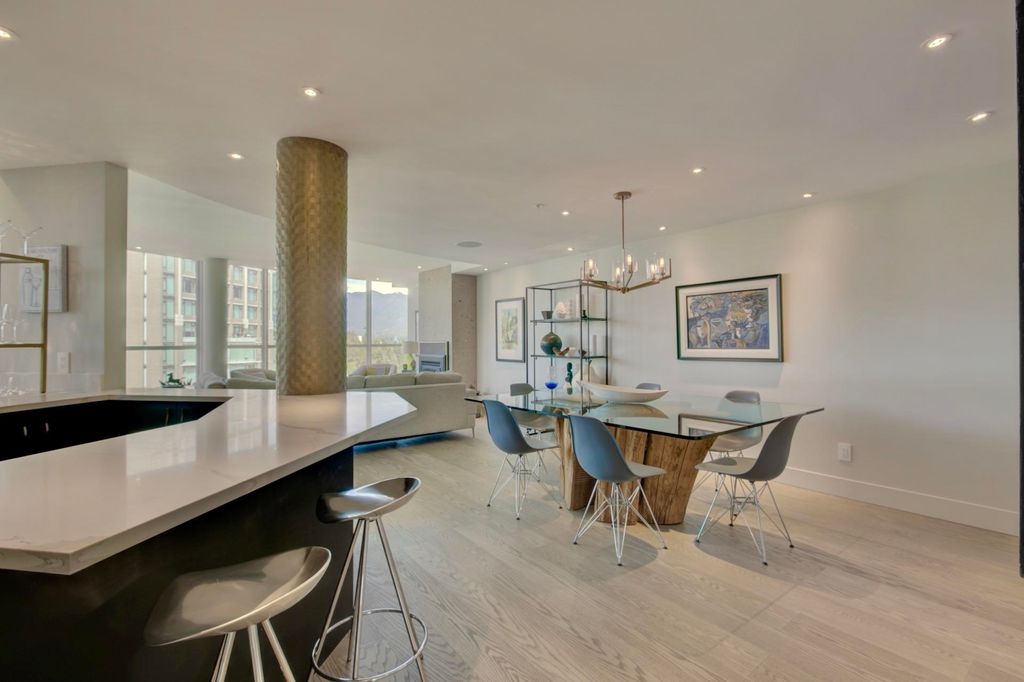 listing image 1101371237335993992