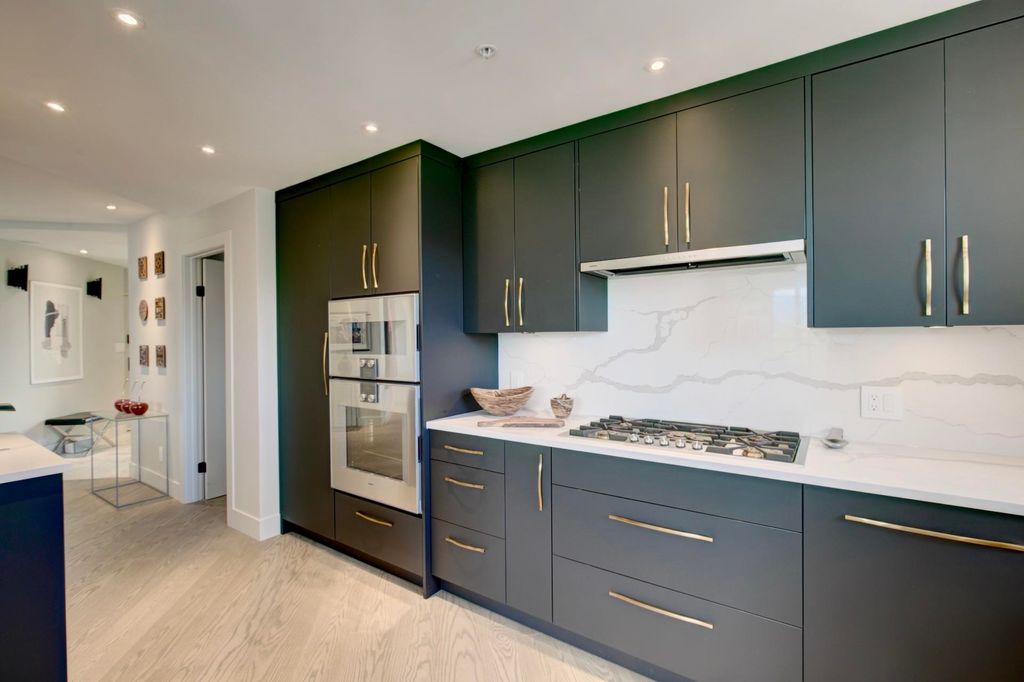 listing image 1106240403609867089