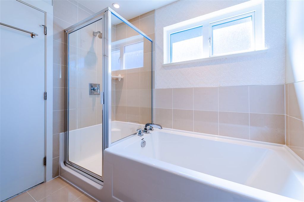 listing image 1104244758423788068