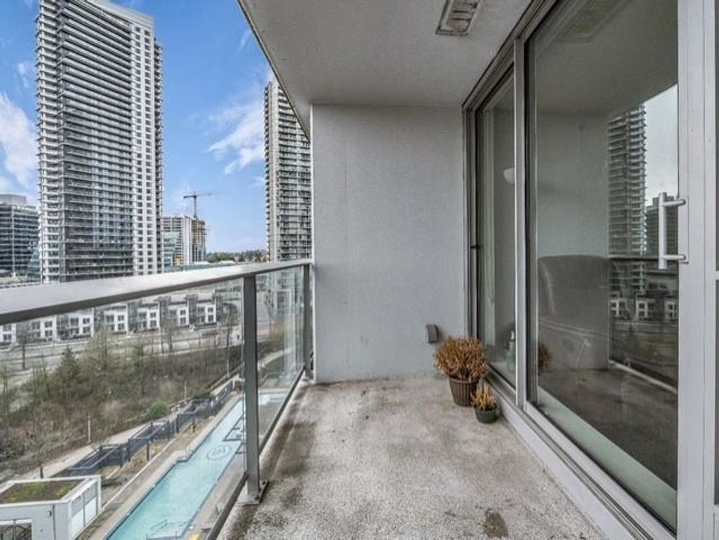 listing image 1103685094263879686