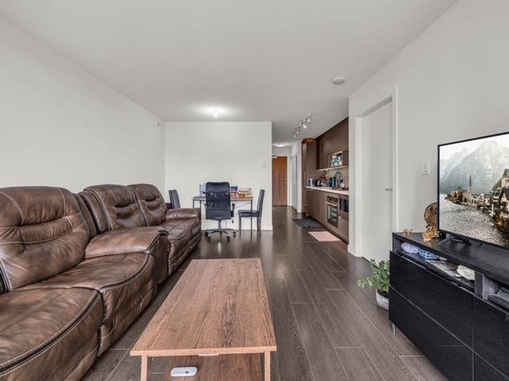 listing image 1106048336162557377